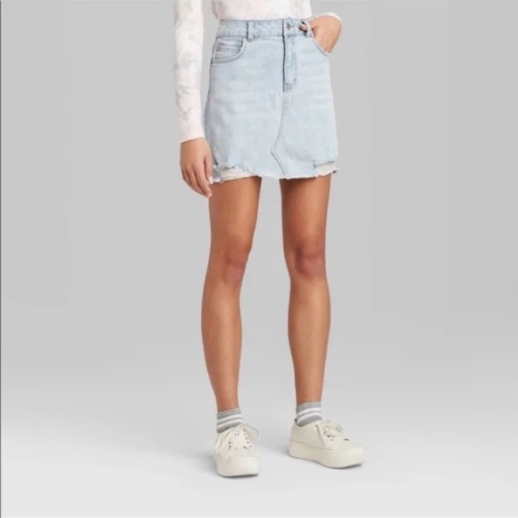 WILD FABLE Light Wash Denim Mini Skirt Size 12 - Picture 3 of 11